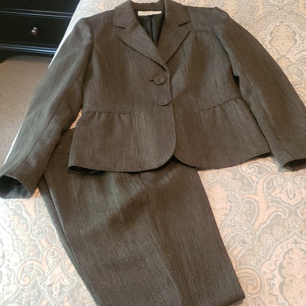 Pant suit